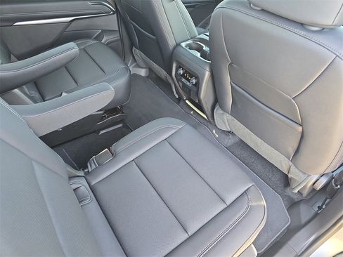 New 2026 Chevrolet Traverse LT w/ Sun and Wheel Package image 11