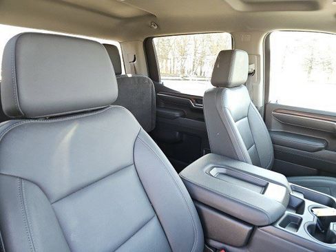 Used 2025 GMC Sierra 1500 SLT image 12