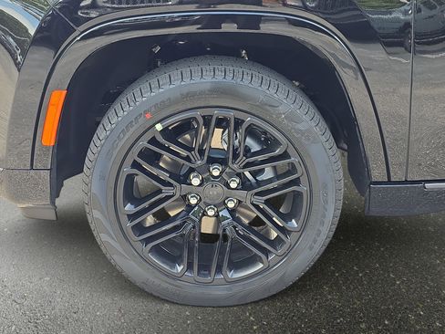New 2026 Jeep Grand Wagoneer L Limited AWD/4WD image 28
