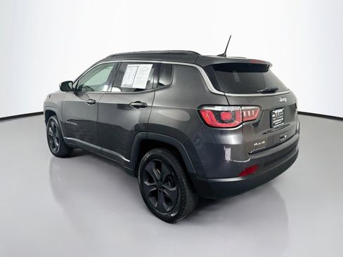 Used 2017 Jeep Compass Latitude w/ Popular Equipment Group AWD/4WD image 5