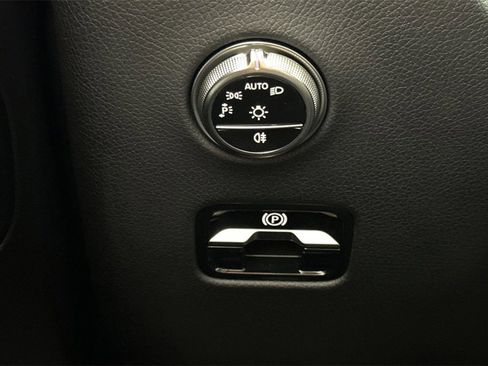 Certified 2026 Mercedes-Benz GLC 300 image 31