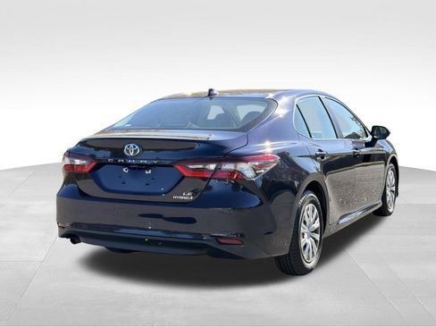 Used 2021 Toyota Camry LE image 3