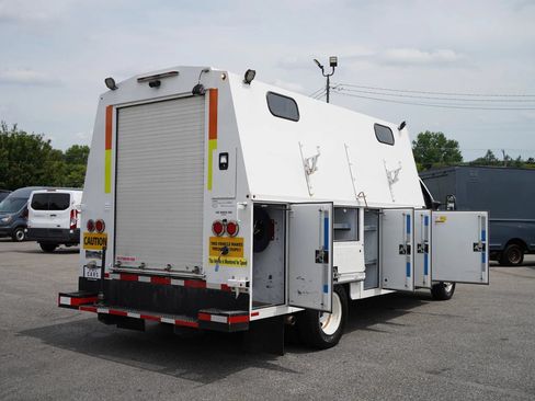 Used 2018 Ford E-450 and Econoline 450 Super Duty RWD image 17