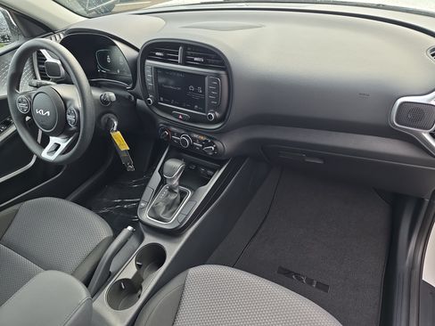 Certified 2025 Kia Soul LX w/ LX Technology Package FWD image 11