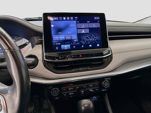 Used 2022 Jeep Compass Limited image 25