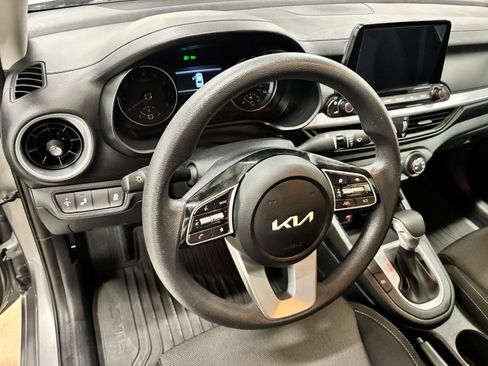Used 2023 Kia Forte LXS w/ LXS Technology Package FWD image 16