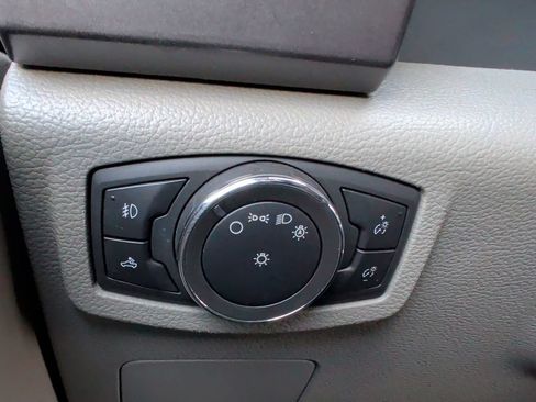Used 2015 Ford F150 XLT AWD/4WD image 25