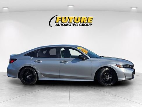 Used 2025 Honda Civic Sport image 4