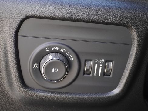 Used 2022 Jeep Grand Cherokee L Limited w/ Black Appearance Package AWD/4WD image 17