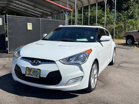 Used 2013 Hyundai Veloster w/ Style Pkg FWD image 2