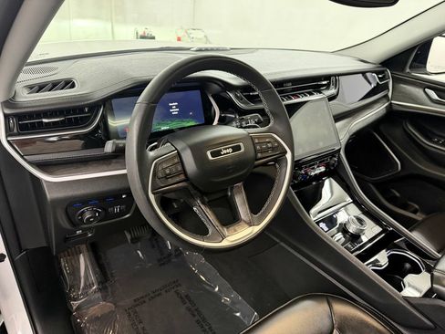 Used 2023 Jeep Grand Cherokee 4WD 4xe image 16