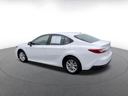 Used 2025 Toyota Camry LE image 10