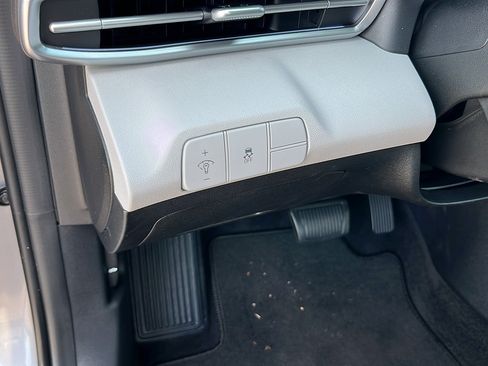 Certified 2025 Hyundai Elantra Limited FWD image 14