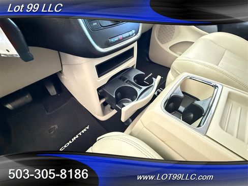 Used 2013 Chrysler Town & Country Touring FWD image 40