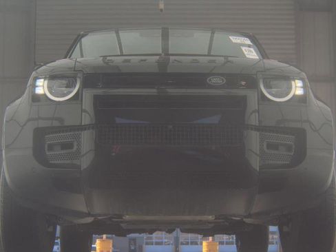 Used 2023 Land Rover Defender 110 S image 3