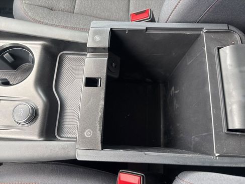 Used 2025 Ford Explorer Active image 31