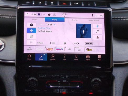 Used 2025 Jeep Grand Cherokee L Limited w/ Black Appearance Package image 24