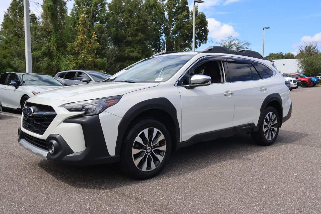 Used 2023 Subaru Outback Touring AWD/4WD image 4