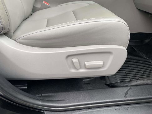 Used 2019 Toyota Highlander XLE AWD/4WD image 33
