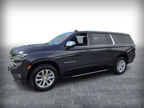 Used 2023 Chevrolet Suburban Premier AWD/4WD image 3