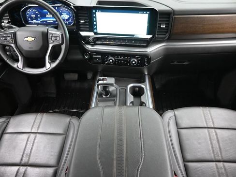 Used 2025 Chevrolet Silverado 1500 High Country w/ High Country Premium Package AWD/4WD image 15