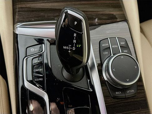 Used 2021 BMW 530i xDrive 530i xDrive w/ Premium Package image 17