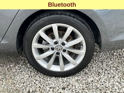 Used 2016 Volkswagen Golf SE image 9