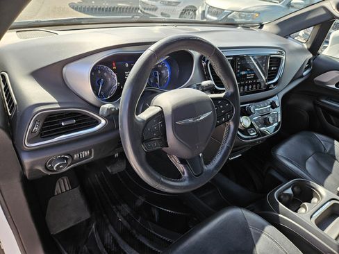 Used 2019 Chrysler Pacifica Touring-L w/ Advanced Safetytec Group FWD image 14