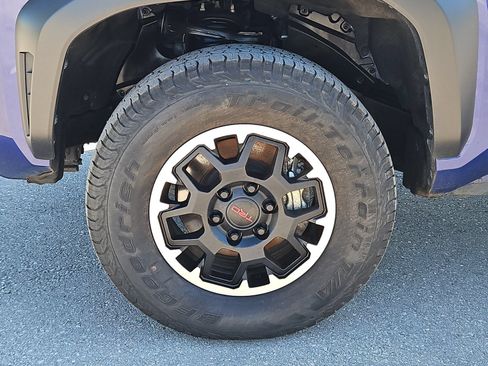 Certified 2024 Toyota Tacoma TRD Off-Road AWD/4WD image 23