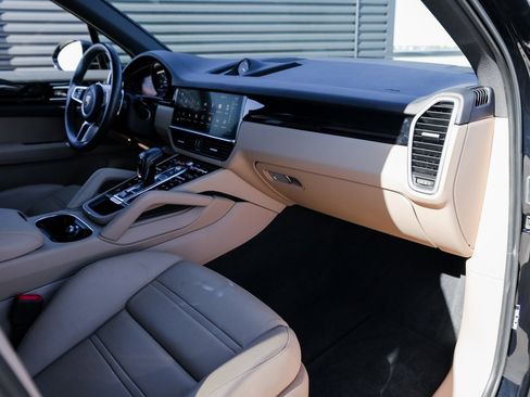 Certified 2023 Porsche Cayenne image 27