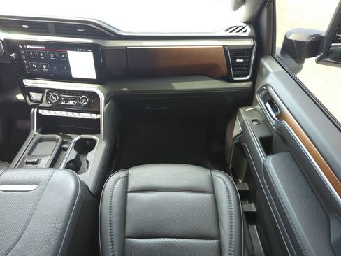 Used 2025 GMC Sierra 2500 Denali AWD/4WD image 15