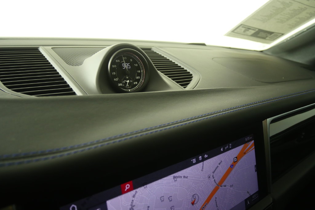 Used 2024 Porsche Macan AWD/4WD image 22
