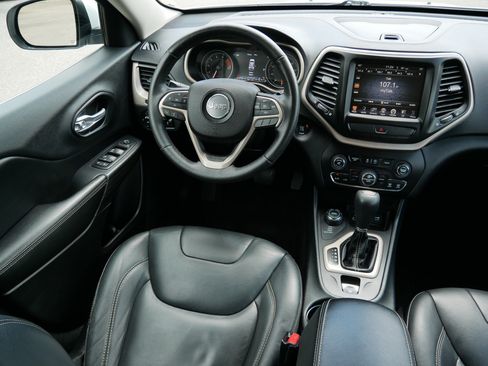 Used 2016 Jeep Cherokee Limited AWD/4WD image 9
