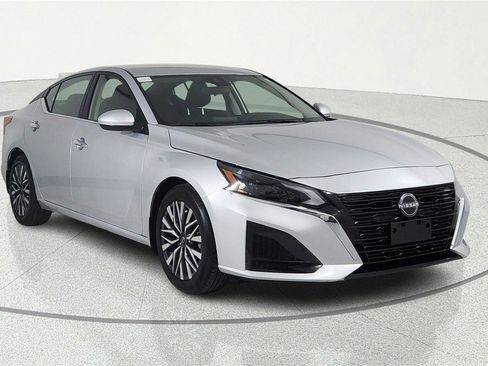 Used 2023 Nissan Altima 2.5 SV FWD image 1