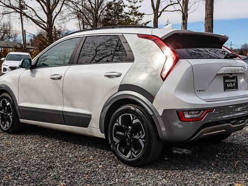 Certified 2023 Kia Niro Wave w/ Wave Preserve Package image 4