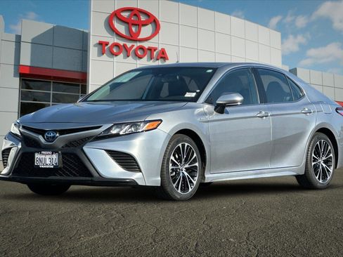 Certified 2020 Toyota Camry SE image 7