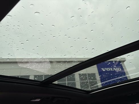 New 2026 Volvo XC90 B6 Plus w/ Protection Package Premier AWD/4WD image 32