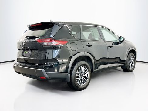 Used 2024 Nissan Rogue S image 9
