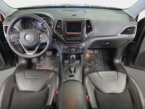 Used 2019 Jeep Cherokee Latitude Plus w/ Cold Weather Group image 10