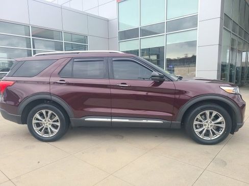 Used 2022 Ford Explorer Limited w/ Equipment Group 301A image 8