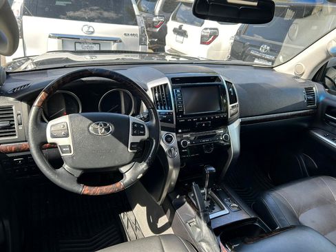 Used 2013 Toyota Land Cruiser image 14