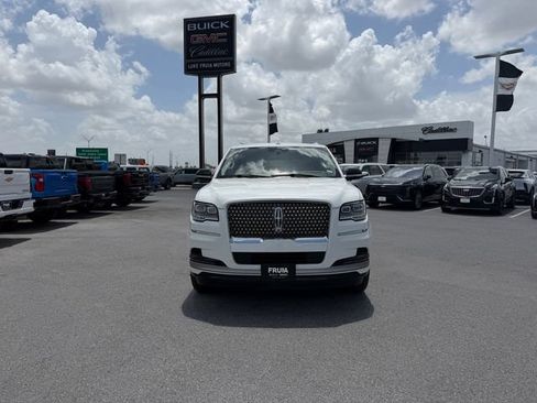 Used 2023 Lincoln Navigator Reserve AWD/4WD image 2