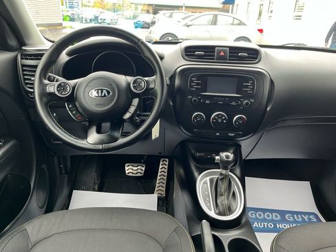 Used 2016 Kia Soul + w/ Designer's Package FWD image 6