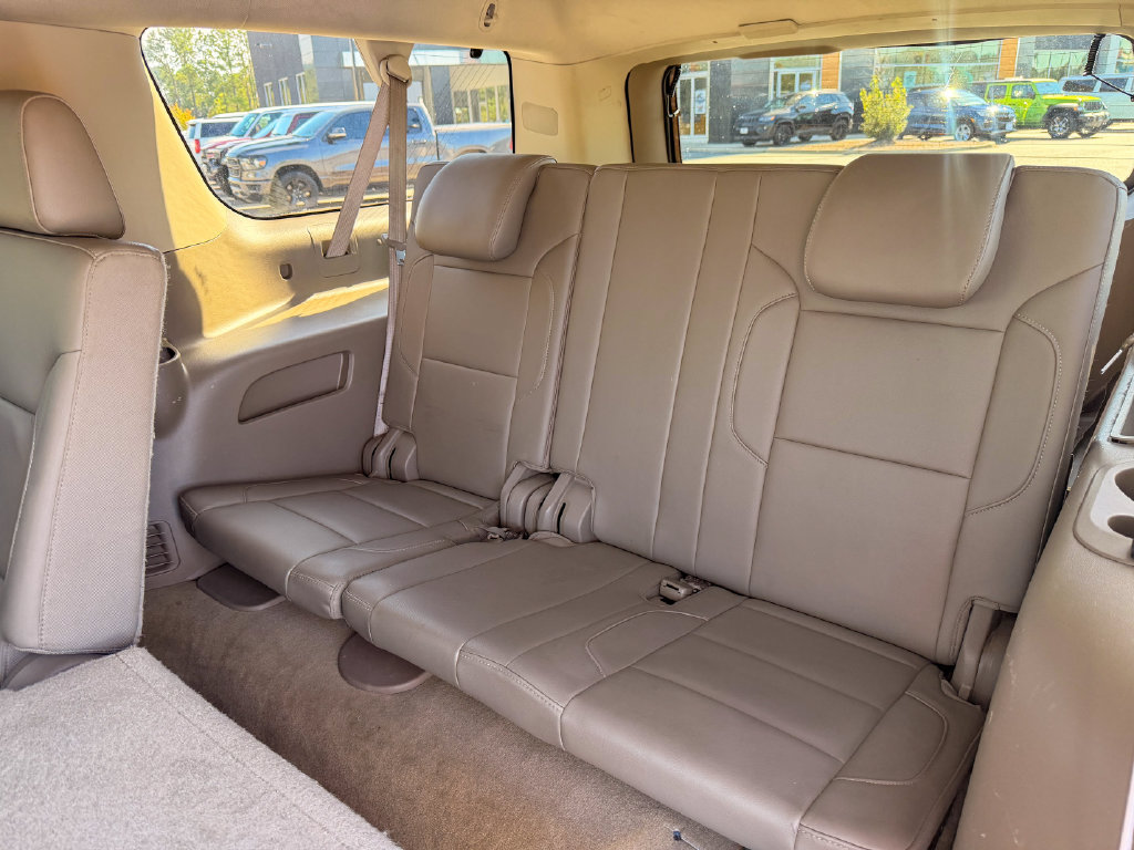 Used 2016 Chevrolet Suburban LT RWD image 14
