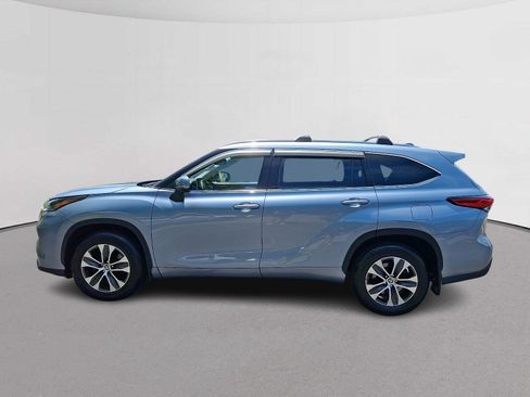 Used 2021 Toyota Highlander XLE AWD/4WD image 6