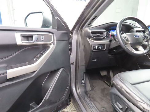 Used 2023 Ford Explorer XLT image 36