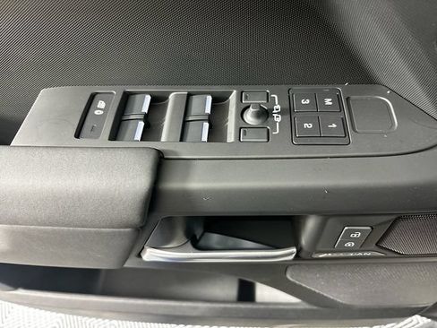 Used 2026 Land Rover Defender 110 S AWD/4WD image 19