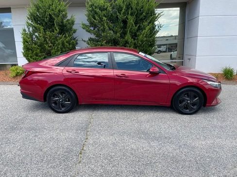 Used 2021 Hyundai Elantra SEL w/ Convenience Package FWD image 5