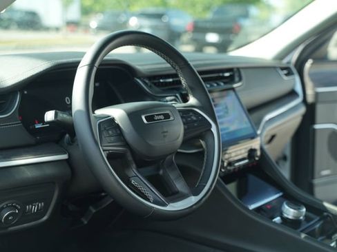 Used 2022 Jeep Grand Cherokee L Limited AWD/4WD image 30
