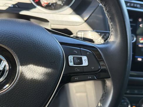 Used 2018 Volkswagen Tiguan SEL image 28